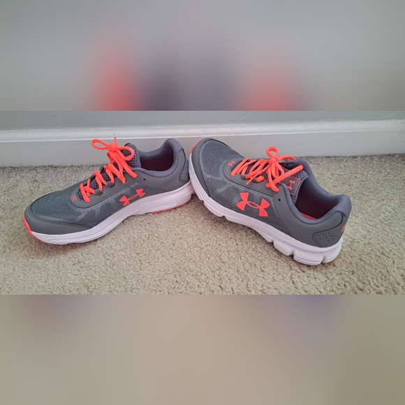 Womens under Armour shoes - Picture 3 of 5
